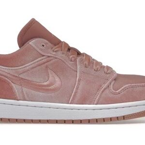 Nike Women’s 9.5 Pink Sneakers